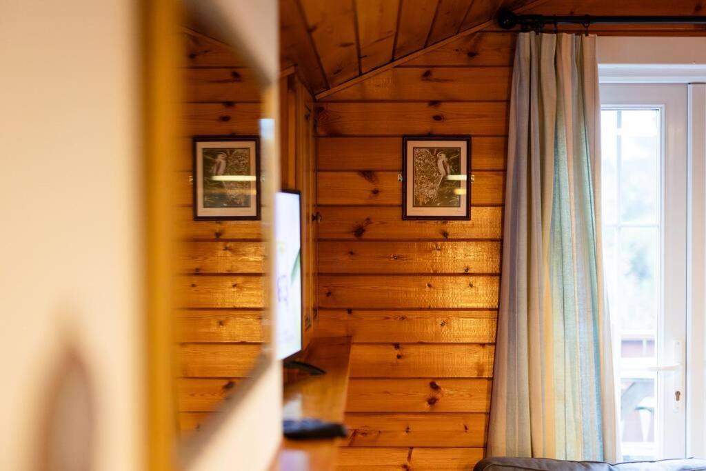 Cozy Norwegian Style Log Cabin In Rural Snowdonia - 2 Bedrooms & Parking By Seren Short Stays Ffestiniog Exterior photo