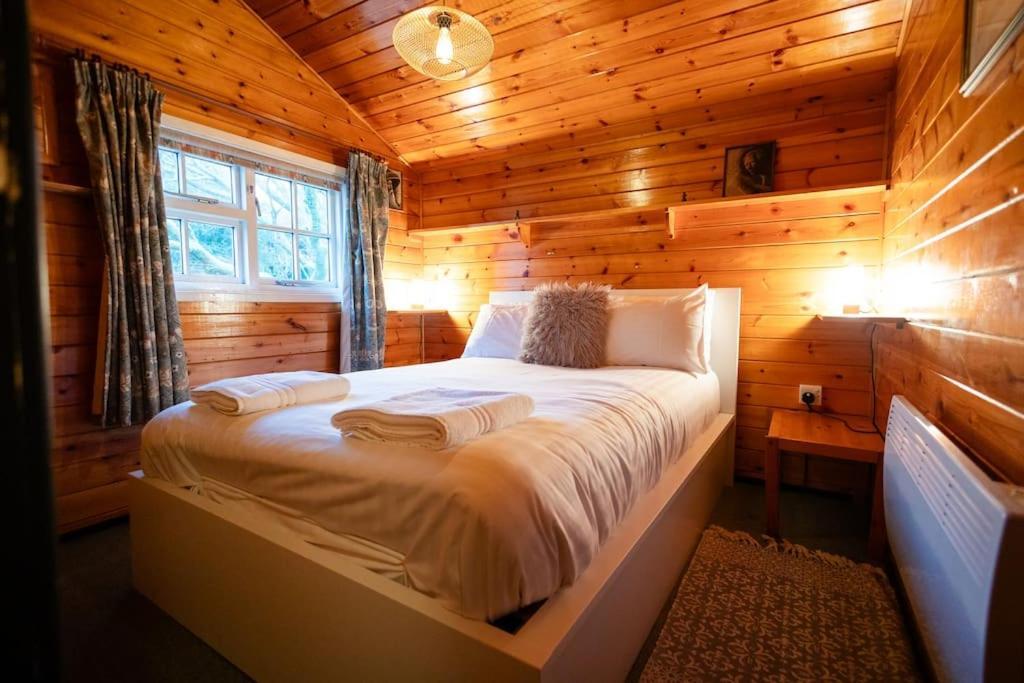 Cozy Norwegian Style Log Cabin In Rural Snowdonia - 2 Bedrooms & Parking By Seren Short Stays Ffestiniog Exterior photo